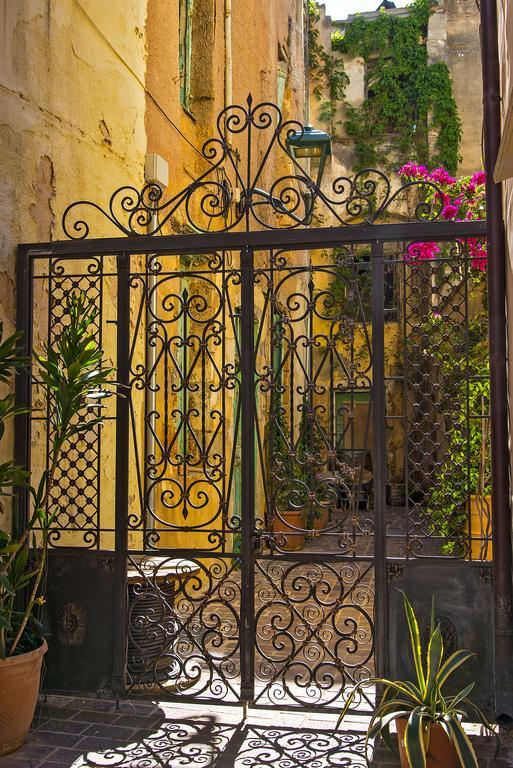 Ionas Boutique Hotel Chrissi Akti Chania Exterior foto