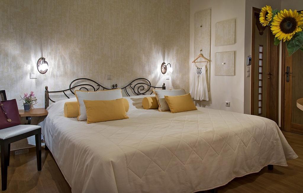 Ionas Boutique Hotel Chrissi Akti Chania Exterior foto