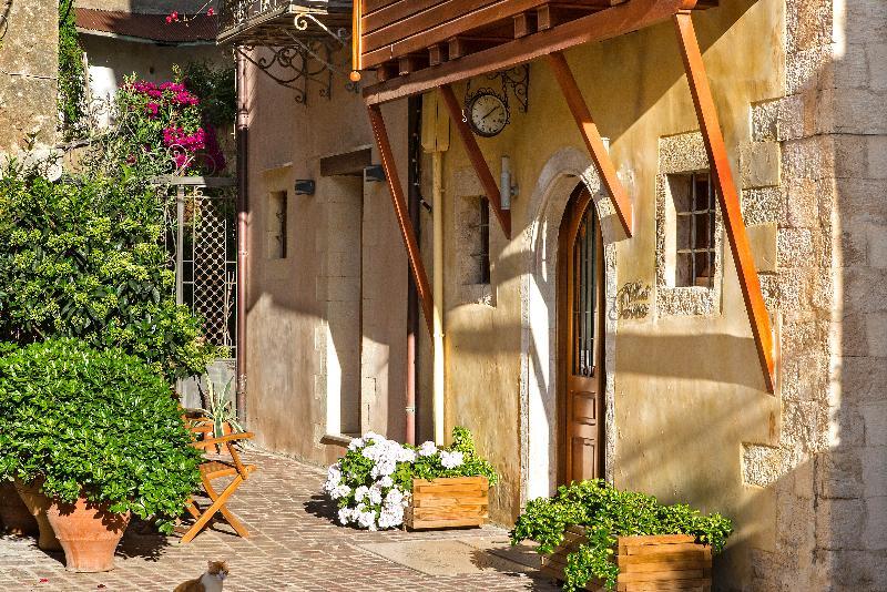 Ionas Boutique Hotel Chrissi Akti Chania Exterior foto