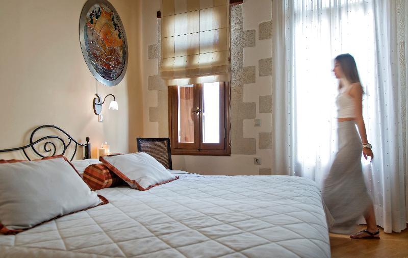 Ionas Boutique Hotel Chrissi Akti Chania Exterior foto
